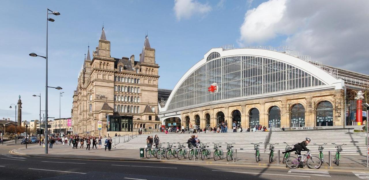 Casa Lujosa De 4 Habitaciones Cerca Un Minuto De La Estacion London Luaran gambar